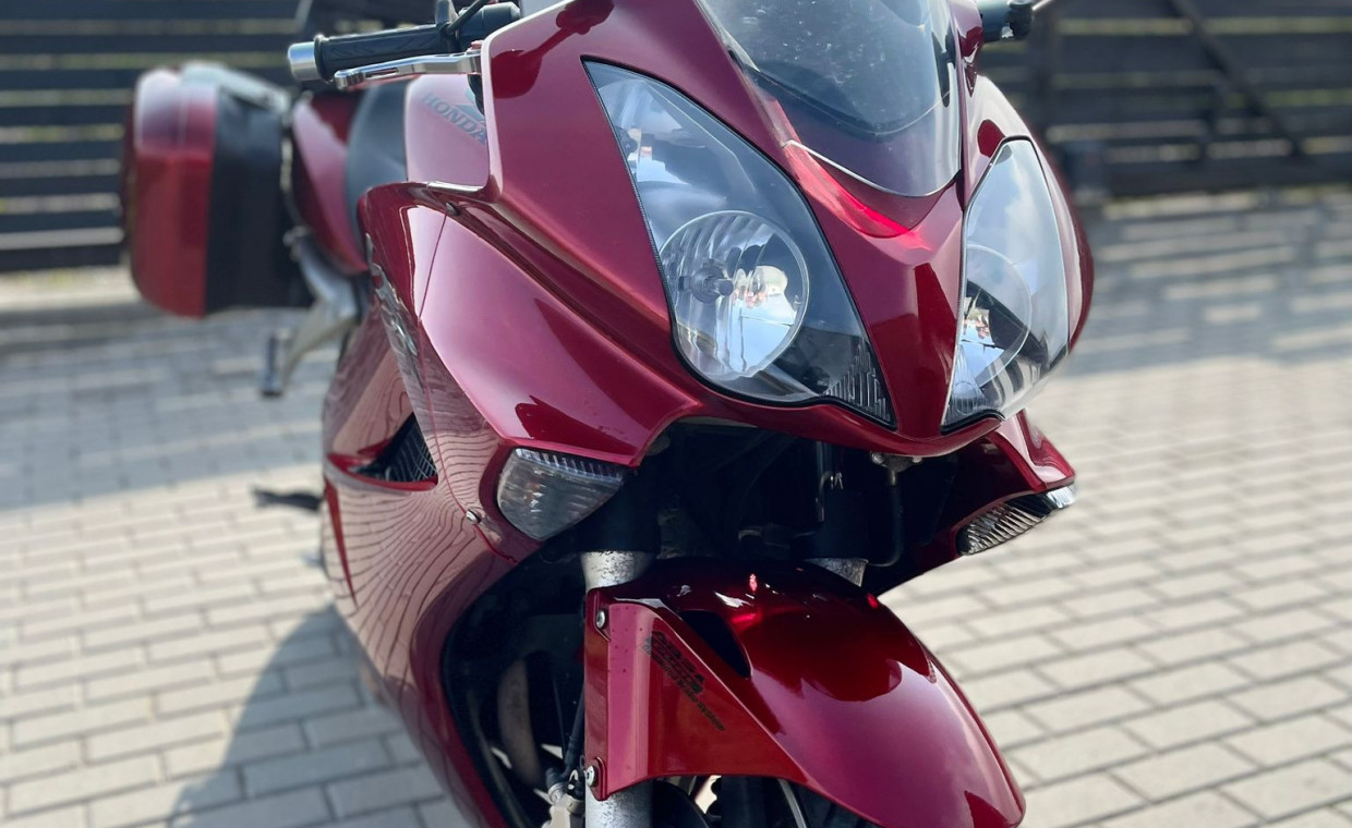 Motociklų nuoma, Honda VFR800 nuoma, Vilnius