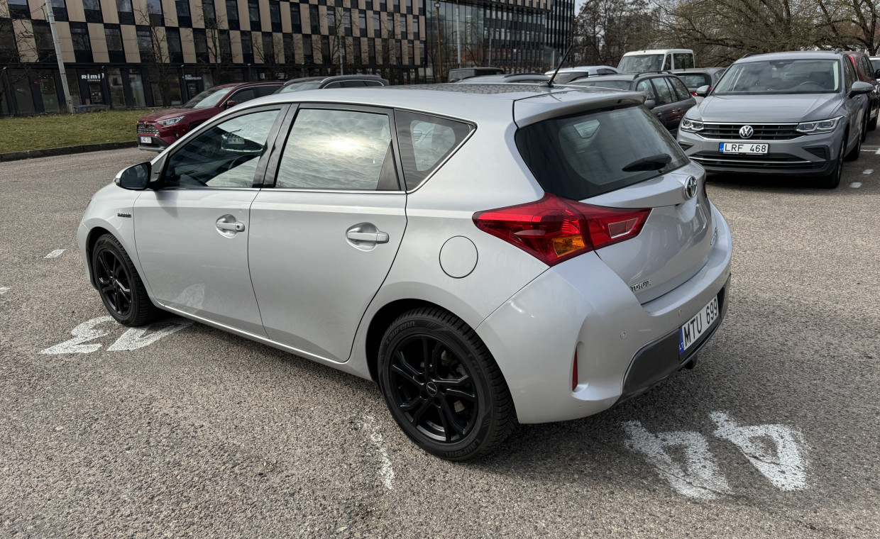 Automobilių nuoma, Toyota Auris Hybrid nuoma, Vilnius