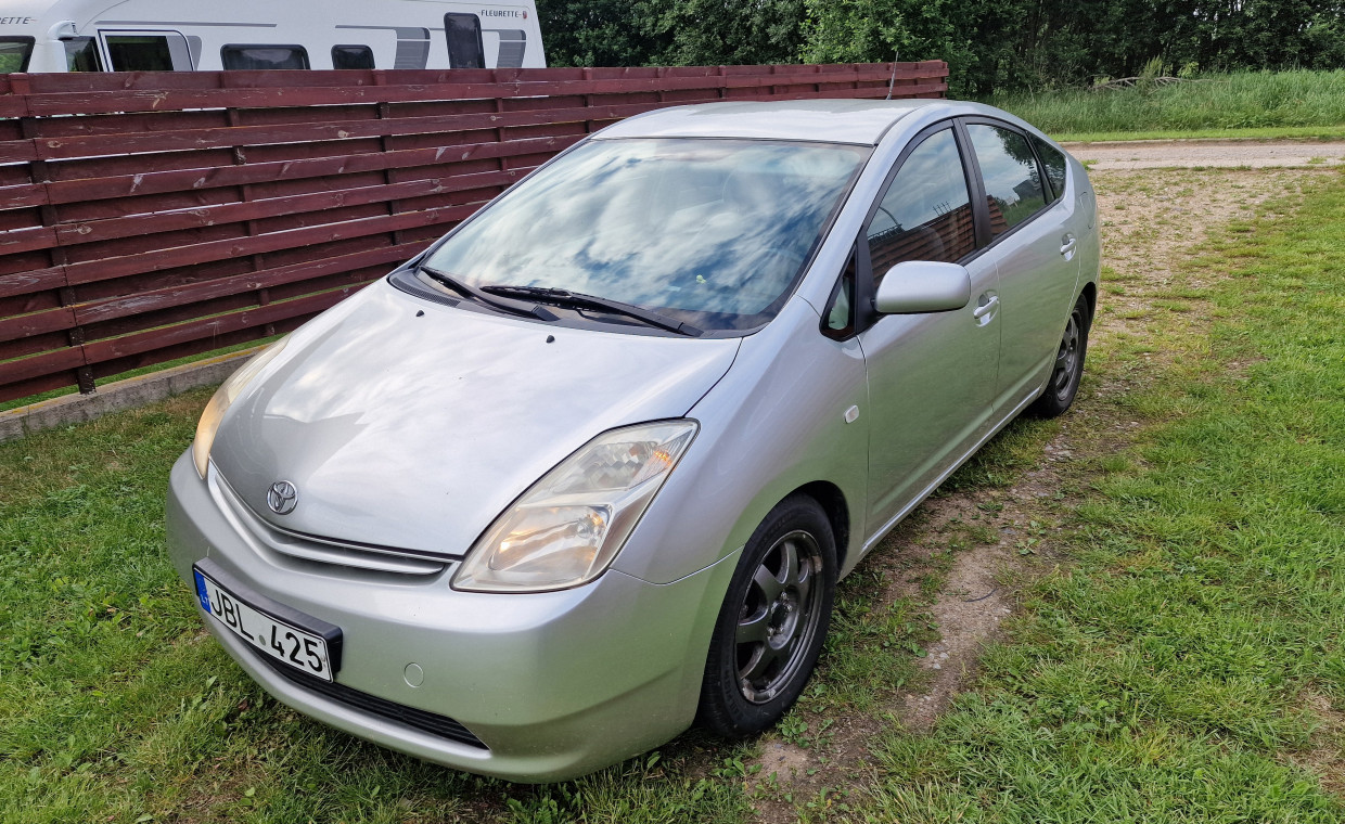 Automobilių nuoma, Toyota Prius 2 nuoma, Vilnius