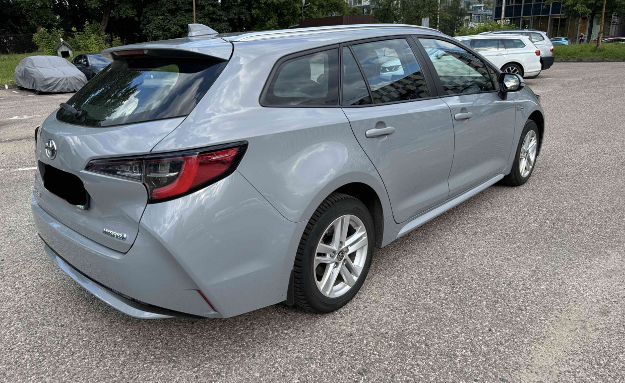 Automobilių nuoma, Toyota Corolla Hybrid nuoma, Vilnius