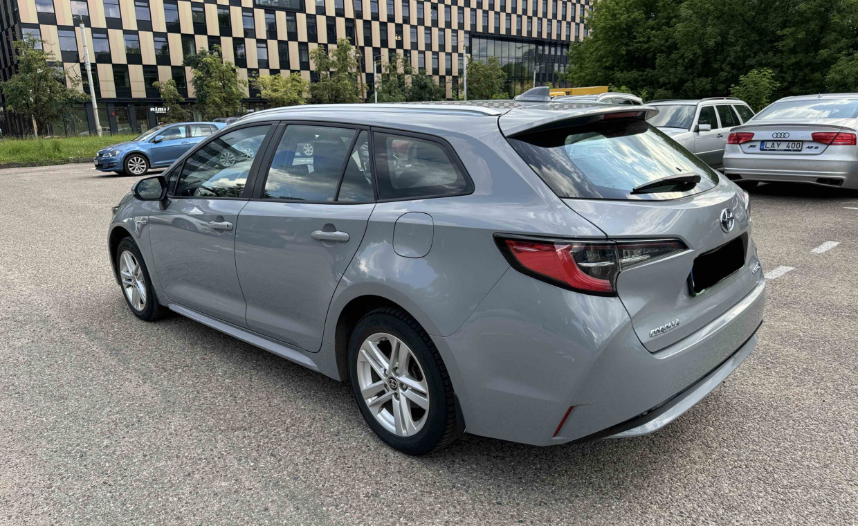 Automobilių nuoma, Toyota Corolla Hybrid nuoma, Vilnius