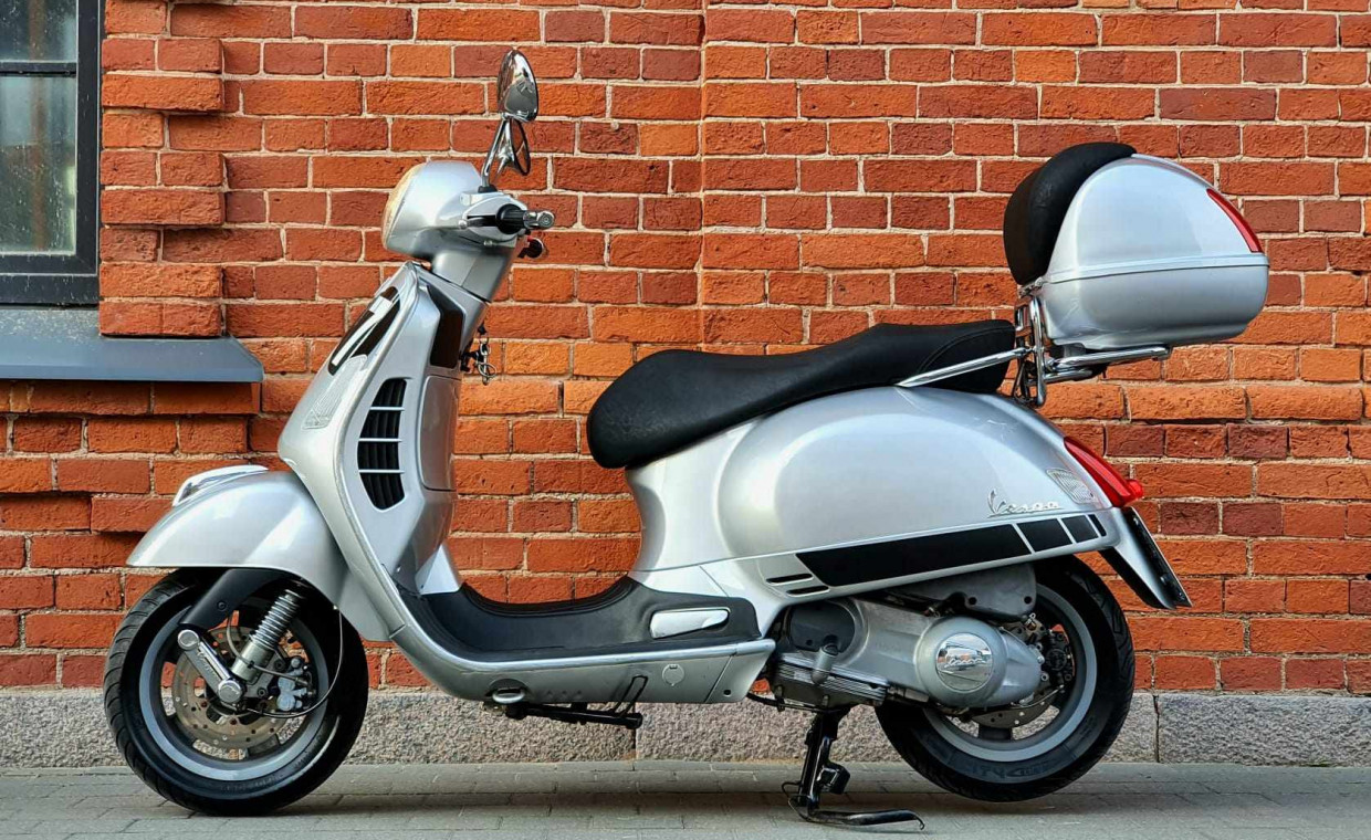 Motociklų nuoma, Piaggio Vespa GTS nuoma, Kaunas