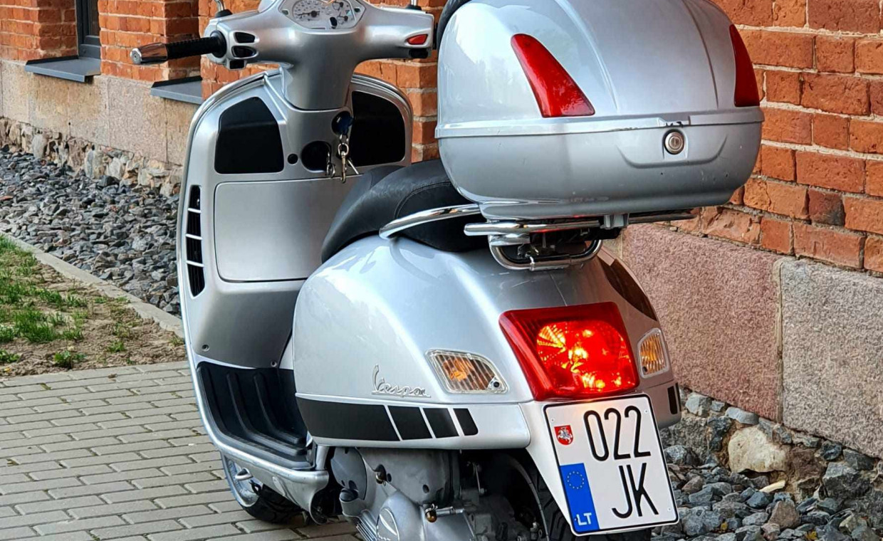 Motociklų nuoma, Piaggio Vespa GTS nuoma, Kaunas