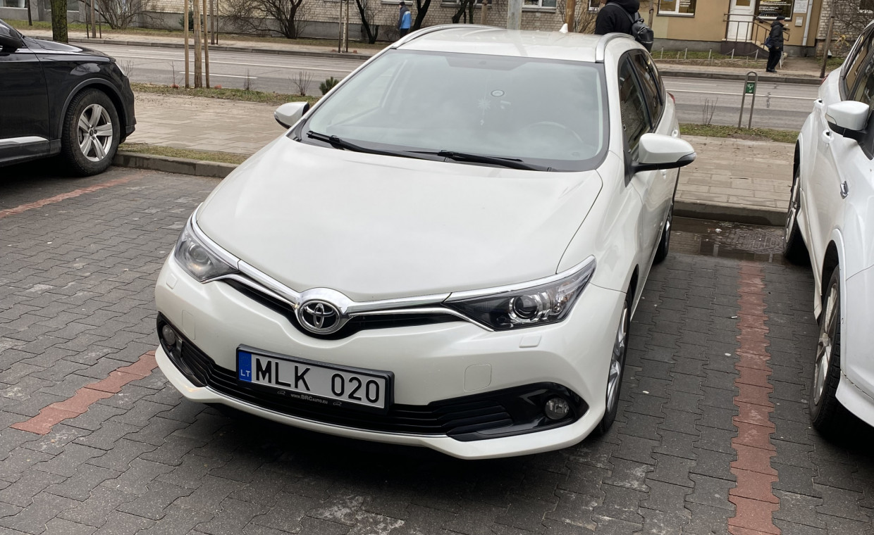 Automobilių nuoma, Toyota Auris 2016 nuoma, Vilnius