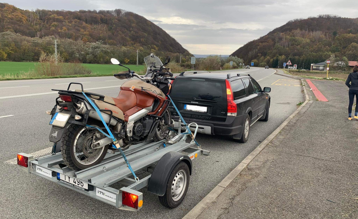 Automobilių priedų nuoma, Priekaba motociklams transportuoti nuoma, Vilnius