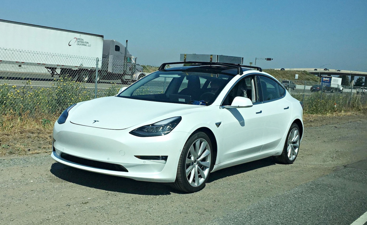 Automobilių priedų nuoma, TESLA 3 Stogo skersiniai (Roof rack) nuoma, Vilnius