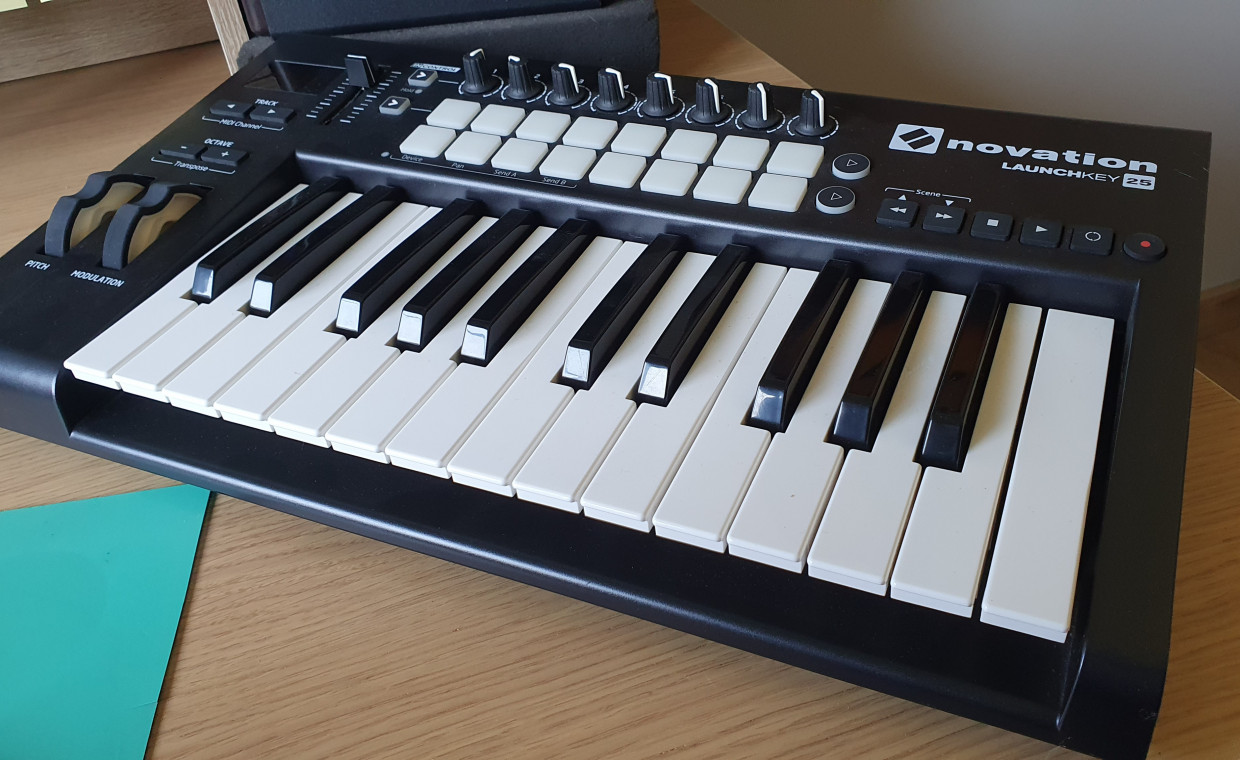 Garso technika ir instrumentai, Midi kontroleris Novation LaunchKey 25 nuoma, Vilnius