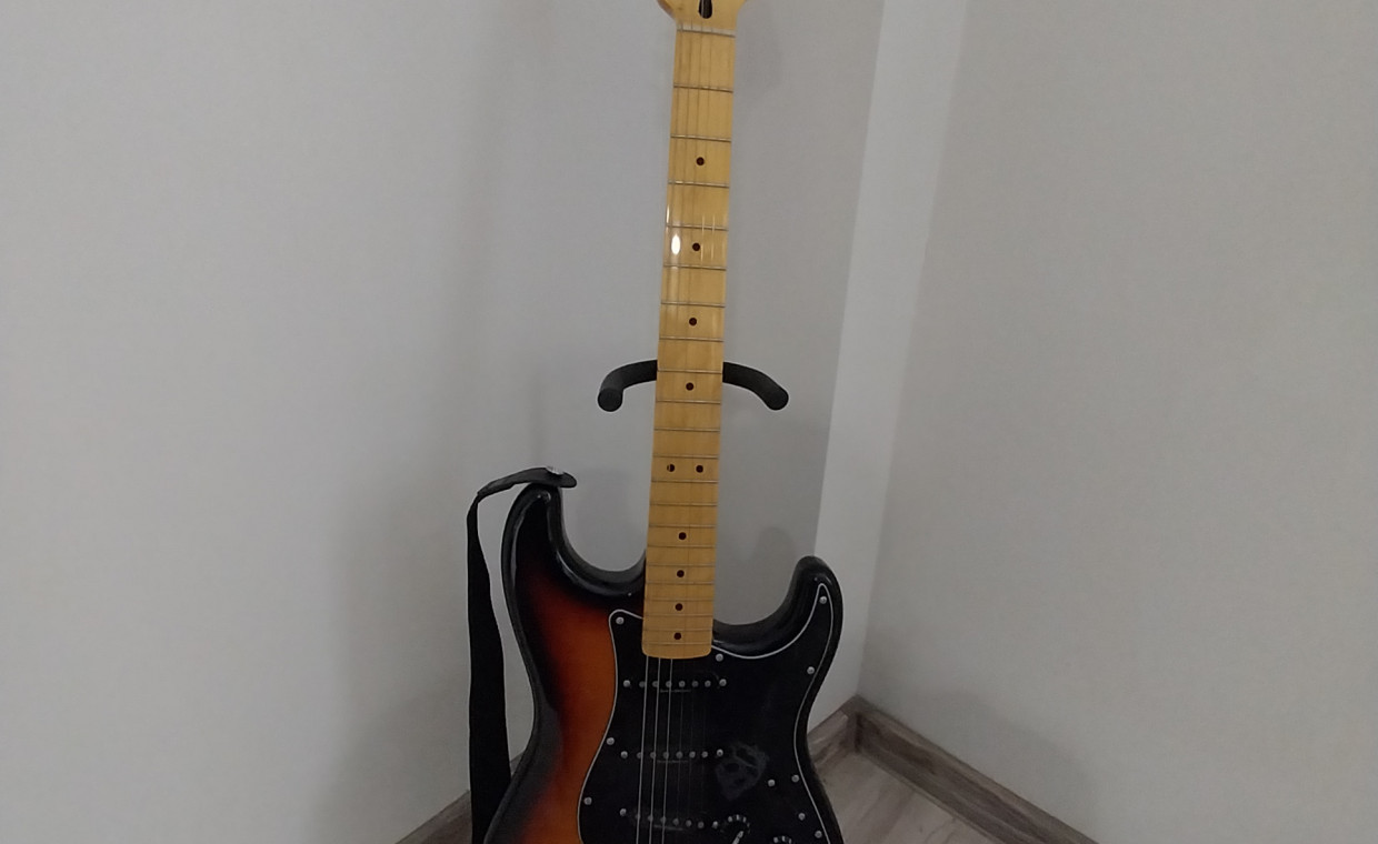 Garso technika ir instrumentai, Gitara Squier Stratocaster nuoma, Kėdainiai