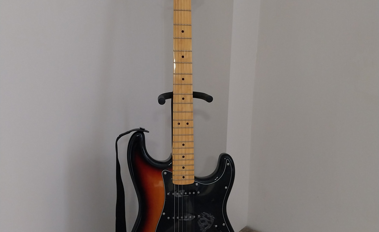 Garso technika ir instrumentai, Gitara Squier Stratocaster nuoma, Kėdainiai