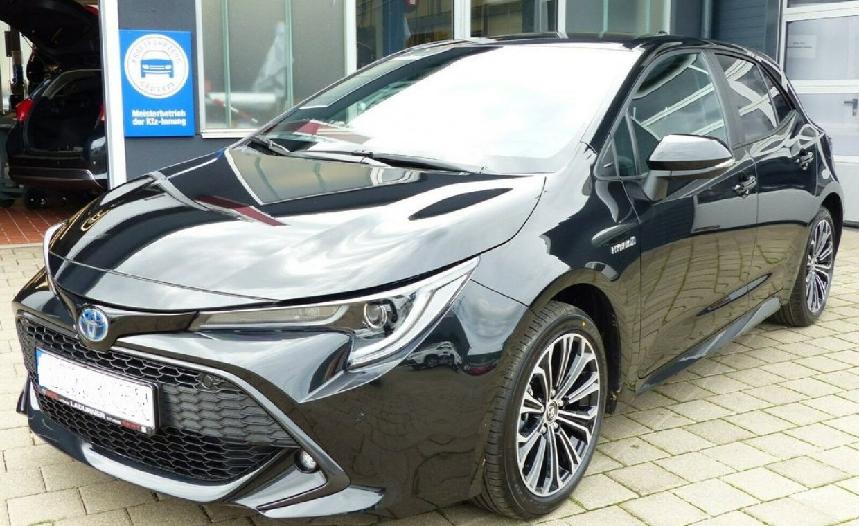 Automobilių nuoma, Automobilis Toyota Corolla hybrid nuoma, Vilnius