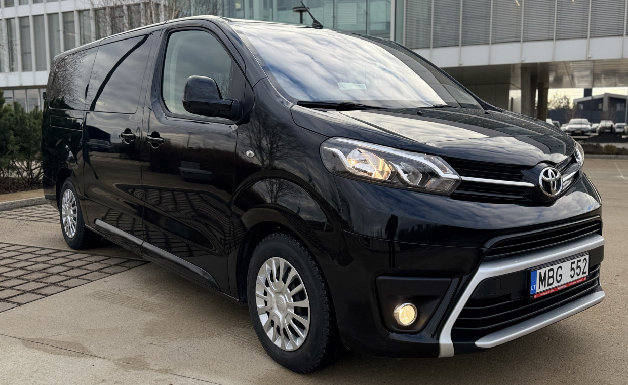 Mikroautobusų ir kemperių nuoma, Toyota Proace keleivinis mikroautobusas nuoma, Vilnius