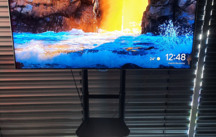 Televizorius Samsung 55' su stovu nuoma